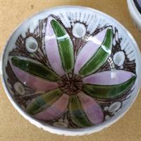 Skål fra Halland, Laholm keramik, lilla og grøn.